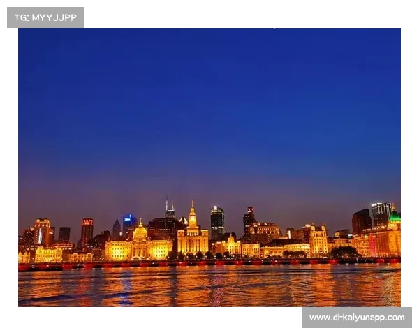 中国壁球联赛创新引入透明玻璃球场 上海外滩夜景成赛事独特背景 中国壁球联赛创新引入透明玻璃球场 上海外滩夜景成赛事独特背景