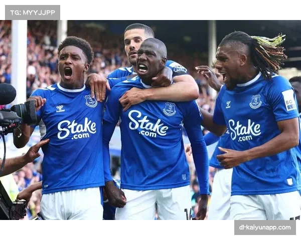 埃弗顿主帅莫耶斯带队客战曼城历史战绩惨淡面临巨大挑战